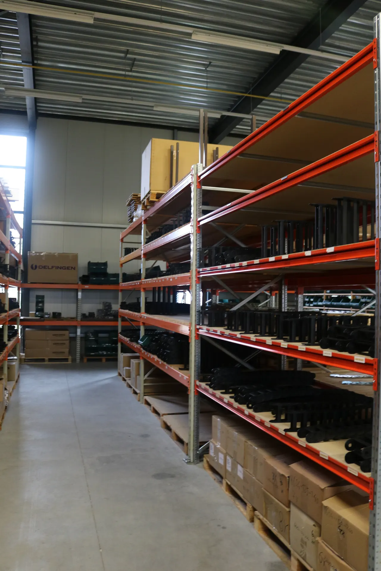 Cable carrier dimensions: inner height, width, pitch and radius