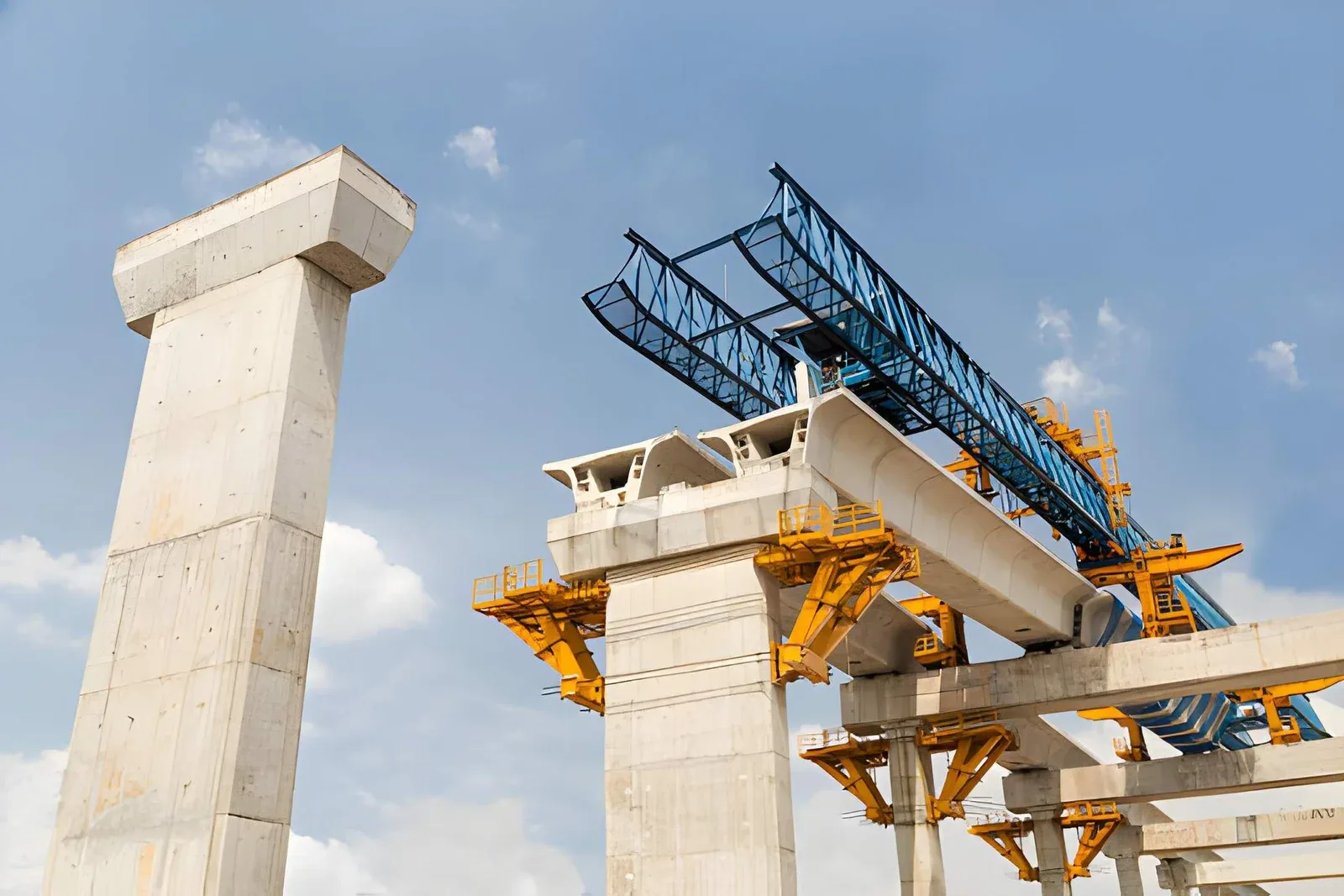 brugconstructie met betonnen pijlers