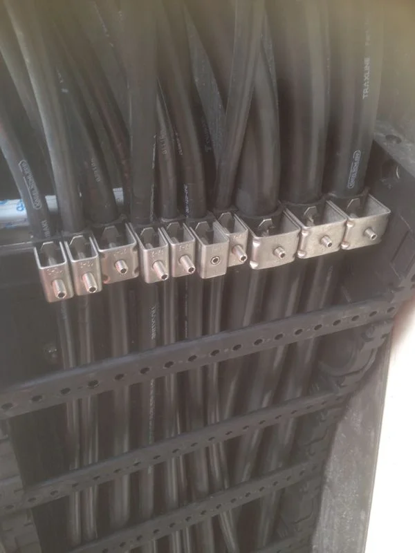 TRAXLINE cables with strain relief clamps