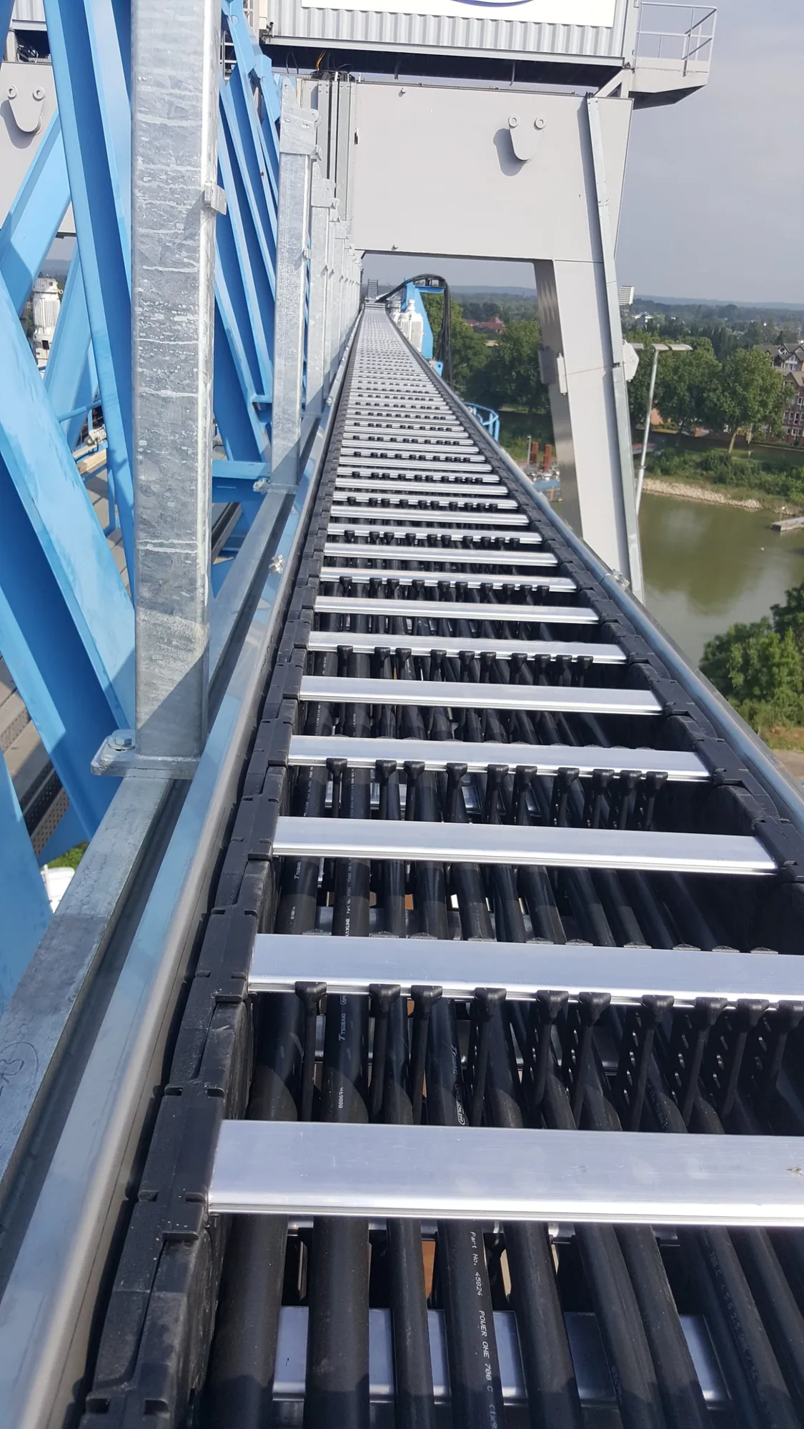 The cable carrier with cables over the full length