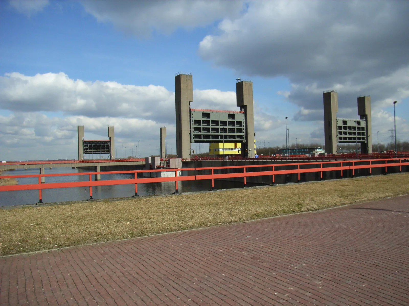 The lift gates of the Kreekraksluizen between the concrete towers