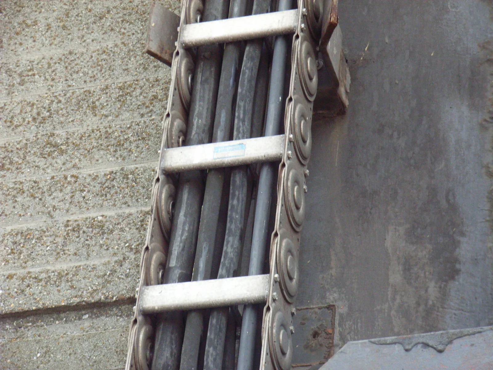 Close-up: every cable in its own place