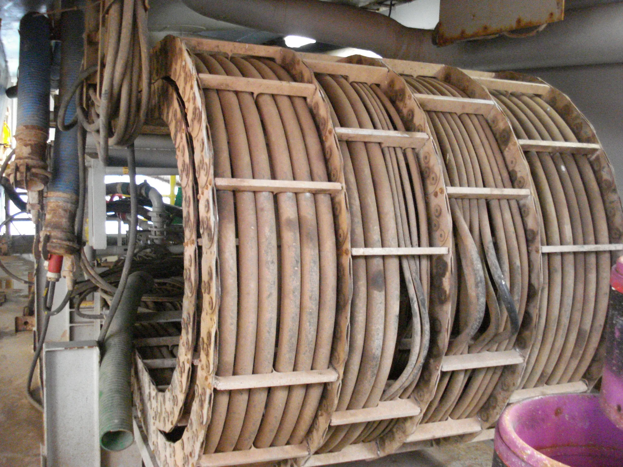 Cable carrier with cables and hoses on the Noble Drill drilling rig