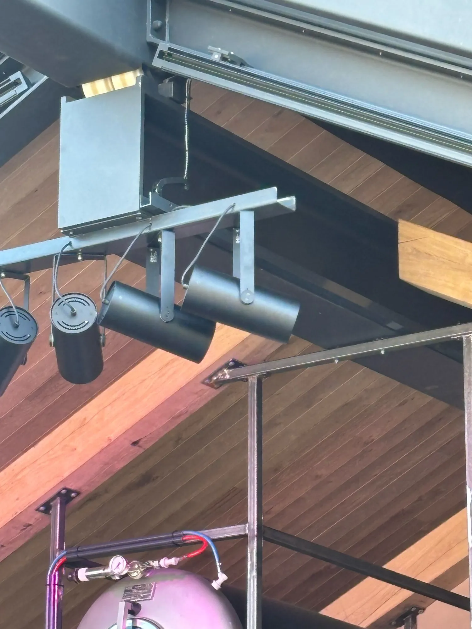The guidance and lighting under the sliding roof