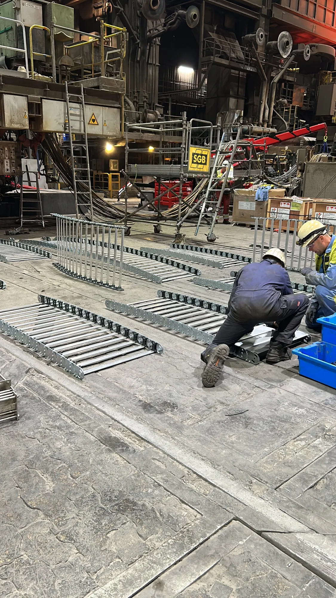 Assembling cable carrier sections on the floor