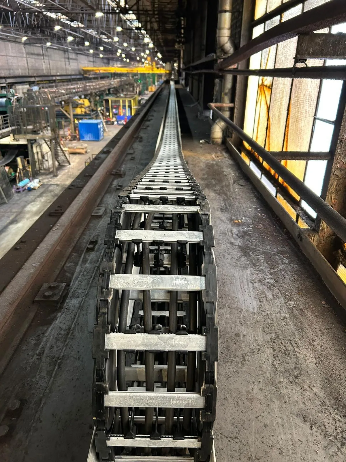 The TKHP cable carrier over the full length of the travel