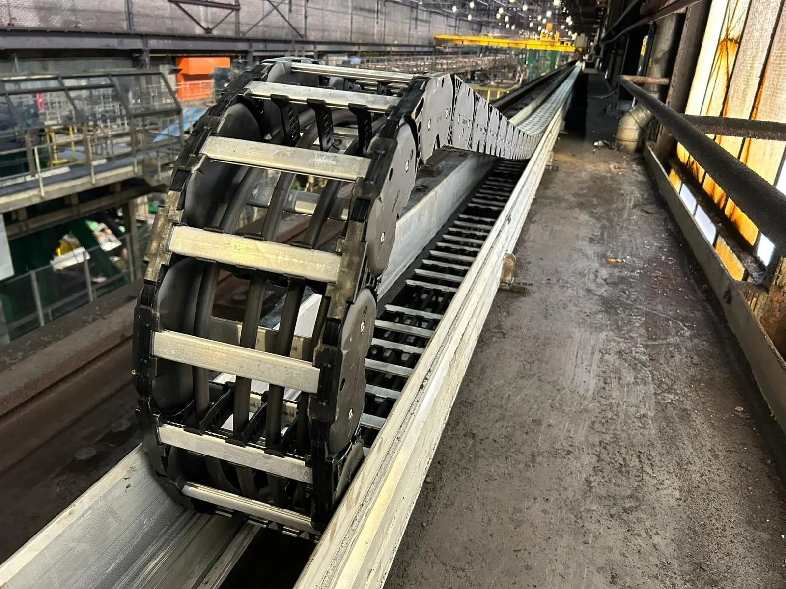 The bend of the cable carrier, with the hall in the background