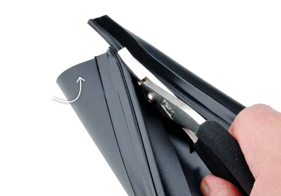Insert arrow profile between the gripper jaws